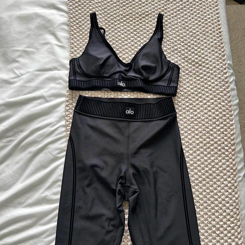 ALO Yoga Black Sports Bra and Leggings Set leggings size S top size M